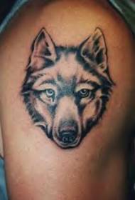 male shoulder Pauloff wolf head tattoo pattern