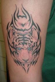 foto tatuaggio braccio tribale stile tigre testa