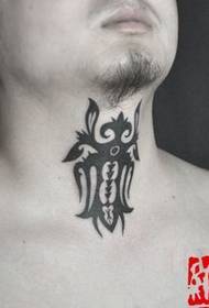bel modello di tatuaggio totem collo
