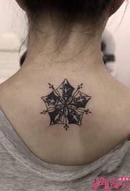 malikhaing snowflake pagkakaiba-iba ng larawan ng tattoo ng leeg