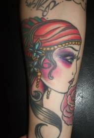 Lig-on nga cute gypsy girl head tattoo nga litrato