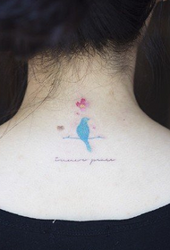 Vrat prekrasne ptičje engleske riječi tetovaža uzorak