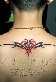 Класична слика за тетоважа со тотем за вратот
