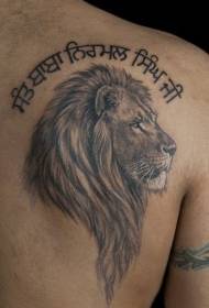 ramena-realističan uzorak tetovaže glave i lava