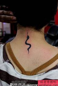 шея популярный классический тотем тату змея