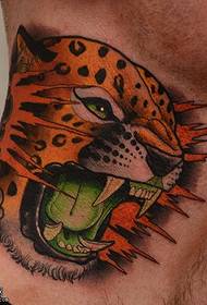 padrão de tatuagem de leopardo no pescoço
