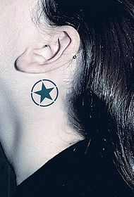 mergaičių kaklas, gerai atrodantis penkiakampis žvaigždės tatuiruotės modelis