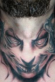 Modello di tatuaggio con collo liscio