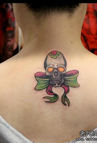 tatovering Vis bilde anbefaler tatoveringsmønster i nakkebuen