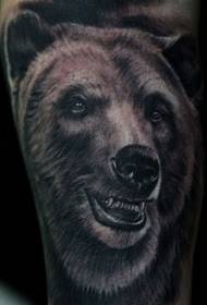 'n swart realistiese beer tattoo patroon