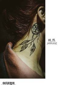ženské ucho snů chytač tetování vzor