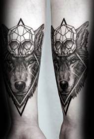 braccio tatuaggio geometrico bianco e nero e motivo tatuaggio testa di lupo