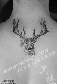 Modello di tatuaggio cervo collo