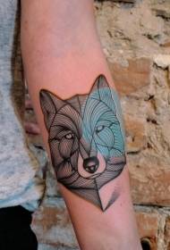 brazo línea negra cabeza de lobo y patrón de tatuaje redondo azul