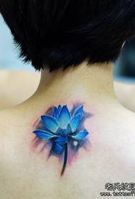 një model tatuazhi lotus me ngjyra qafë