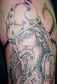 plecu brūns vikingu karavīra portreta tetovējuma raksts