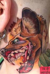 kleur nek hond tattoo werkt