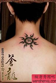 modèle de tatouage soleil nuque mâle cou arrière