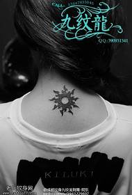 Образец татуировки тотема солнца шеи