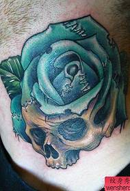 kakla krāsas rožu ziedu tetovējums