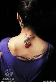tatuagem de cereja no pescoço