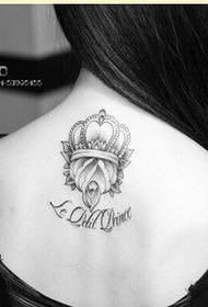 时尚女性颈部皇冠玫瑰字母纹身图案推图片