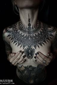 Tribal karolių tatuiruotės modelis