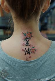 татуировка модел: красота на шията вишнев цвят татуировка модел
