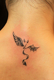 Tatuering showbild rekommenderar ett tatuering mönster med halsen demon ängel