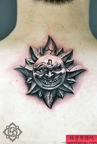 en Hals Leo Sonnegott Tattoo Wierker recommandéiert