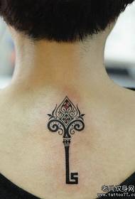 Tattoo-Show-Bar-Angebot Ein Schlüssel-Tattoo-Muster für den Hals