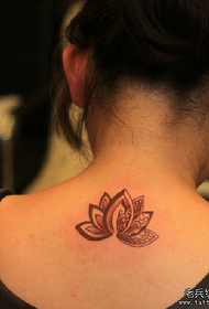 in patroan foar nekke-lotus-tatoet