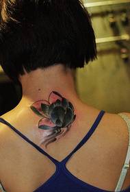 женщина назад личность цветная фотография татуировки лотоса