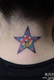 το χρώμα του λαιμού μιας γυναίκας πεντάκτινο μοτίβο τατουάζ αστέρι