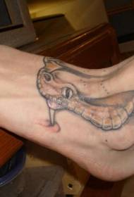Patrón de tatuaxe de cabeza de serpe macho de cor masculina