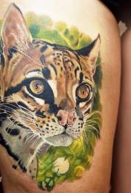 immagine del tatuaggio della testa del leopardo di stile realistico di colore della gamba