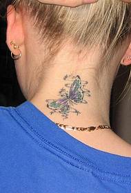 Модна женска шия добре изглеждаща светеща синя татуировка на пеперуда
