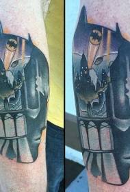 naoružajte novi stil šarene glave Batmana s tetovažom noćnog grada
