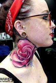 снимка на женски цвят цвят лотос татуировка