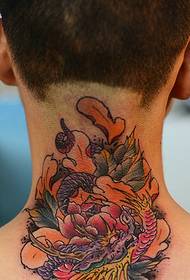photos de tatouage de dragon diabolique de la couleur arrière du cou des hommes
