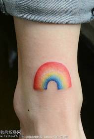 model i tatuazhit me ngjyra të freskëta të ylberit
