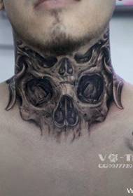 3D-tatoveringsmønster i nakken
