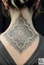 后颈 美 的 后颈 tattoo 画 大全