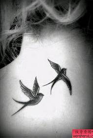 figura za tetoviranje preporučila je ženi na vratu vratove tetovaže djeluje