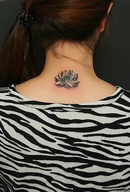 pescozo de bello só unha fermosa tatuaxe de loto