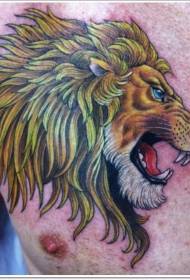 spalvotas liūto galvos tatuiruotės raštas ant krūtinės