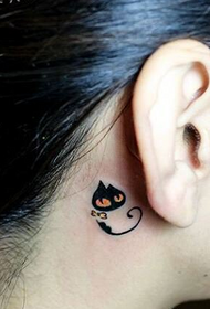 kecantikan telinga kerja tato comel yang cantik