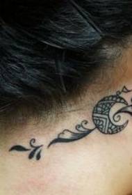 Iphethini le-tattoo le-Neck Totem Moon Vine tattoo