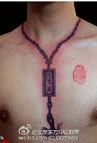 убава шема на тетоважи на Буда на вратот