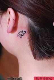 grožio kaklas subtilus totemo tatuiruotės modelis